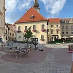 Daire Stylish Youthful In The Heart Of Moedling, Fiatalos Boldog Otthon Sziveben