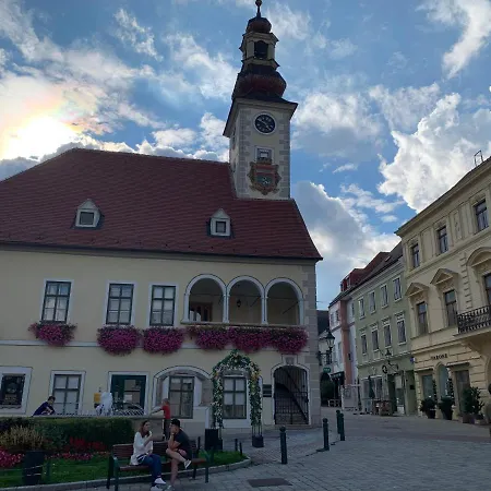 Apartament Stylish Youthful In The Heart Of Moedling, Fiatalos Boldog Otthon Sziveben