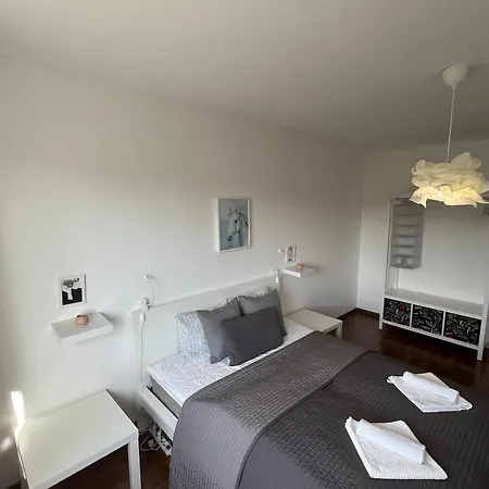 Stylish Youthful In The Heart Of Moedling, Fiatalos Boldog Otthon Moedling Sziveben Apartment Modling