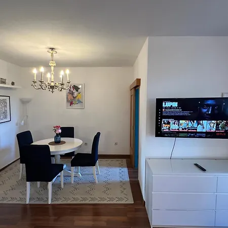 Stylish Youthful In The Heart Of Moedling, Fiatalos Boldog Otthon Sziveben * Modling