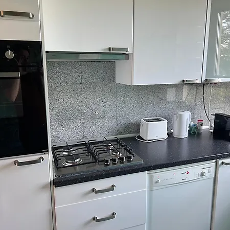 Apartment Stylish Youthful In The Heart Of Moedling, Fiatalos Boldog Otthon Moedling Sziveben *