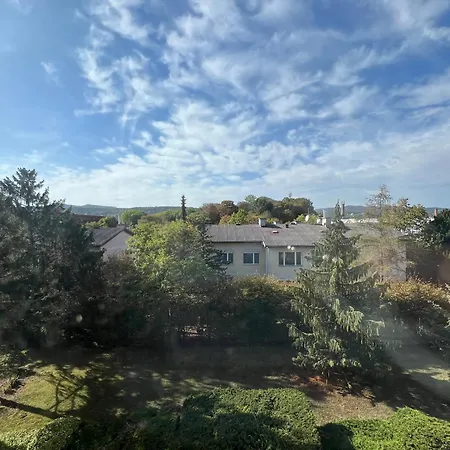 Stylish Youthful In The Heart Of Moedling, Fiatalos Boldog Otthon Sziveben * Modling