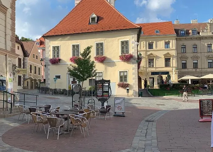 Daire Stylish Youthful In The Heart Of Moedling, Fiatalos Boldog Otthon Sziveben