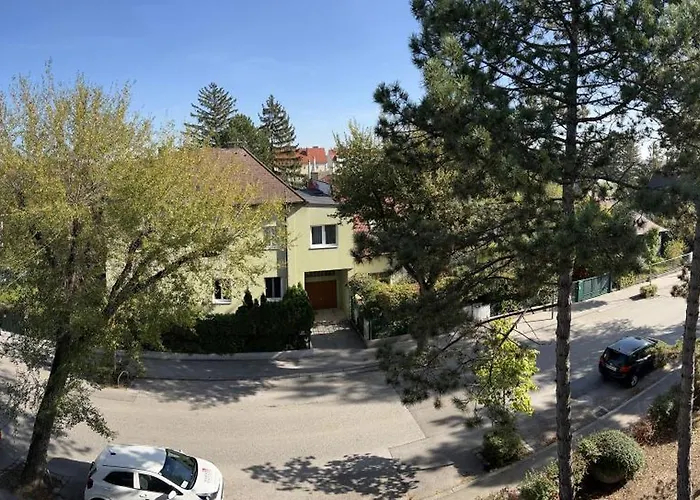 Stylish Youthful In The Heart Of Moedling, Fiatalos Boldog Otthon Sziveben 默德林