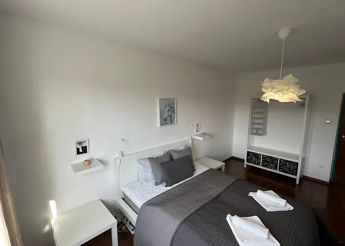 Stylish Youthful In The Heart Of Moedling, Fiatalos Boldog Otthon Sziveben Daire Modling