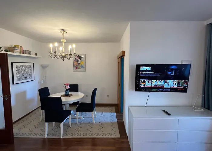 Stylish Youthful In The Heart Of Moedling, Fiatalos Boldog Otthon Sziveben * 默德林